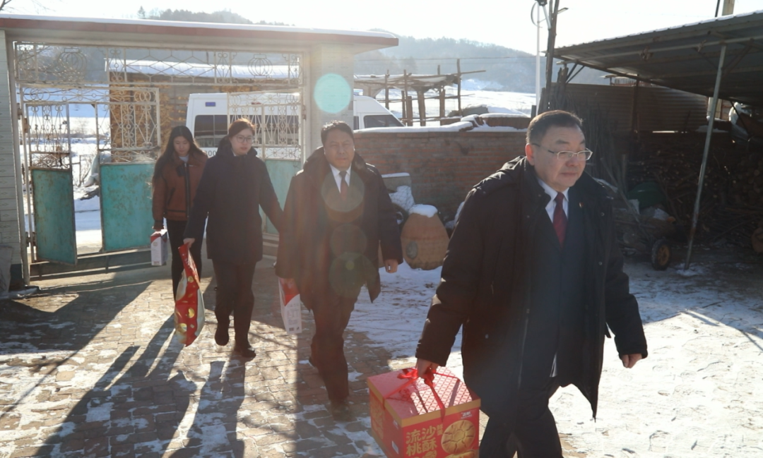 一次救助 七载相伴 岁末回访再续司法温情